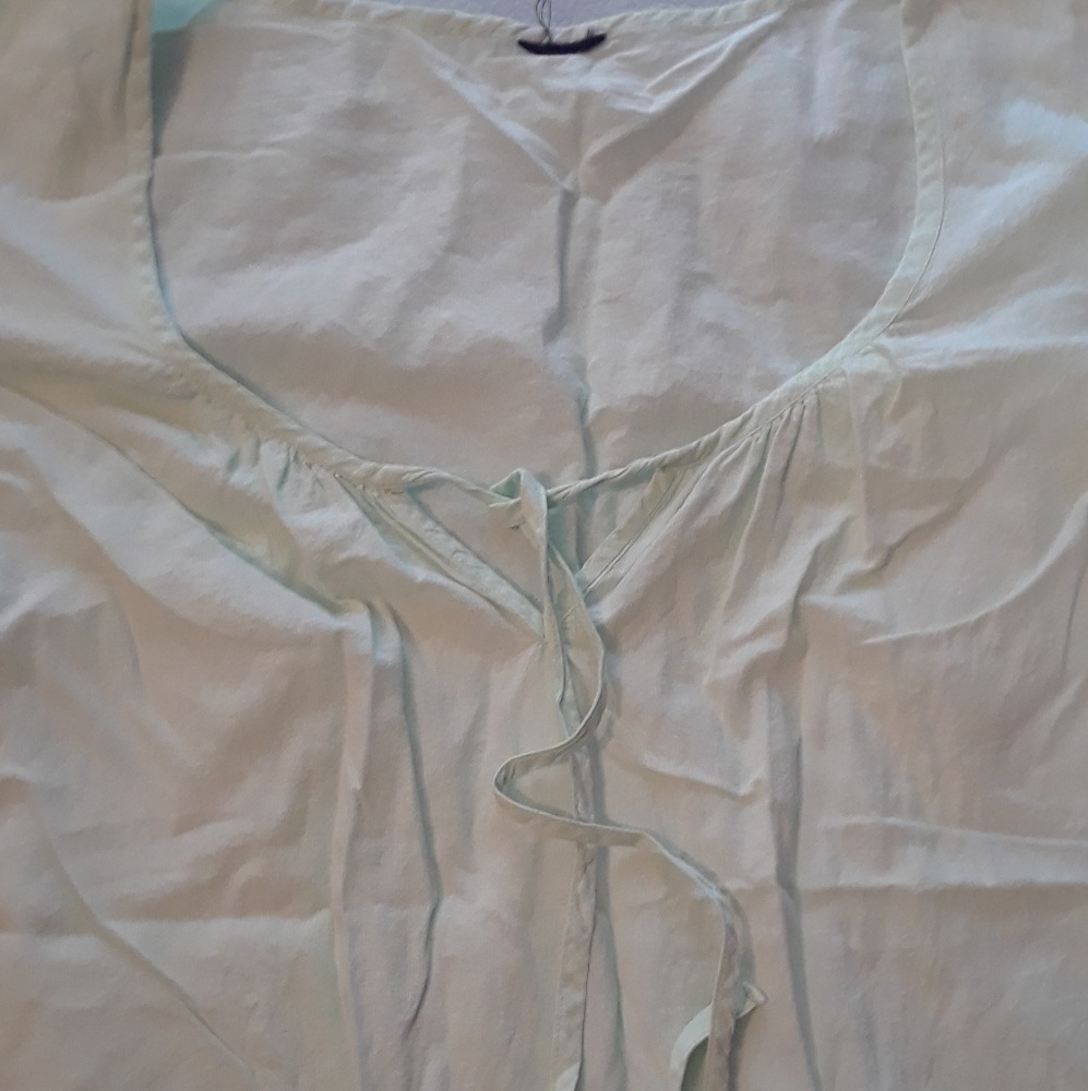 Light green top - Picture 4 of 4